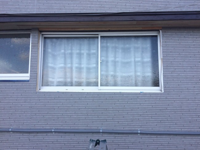 雨戸設置前の引き違い窓