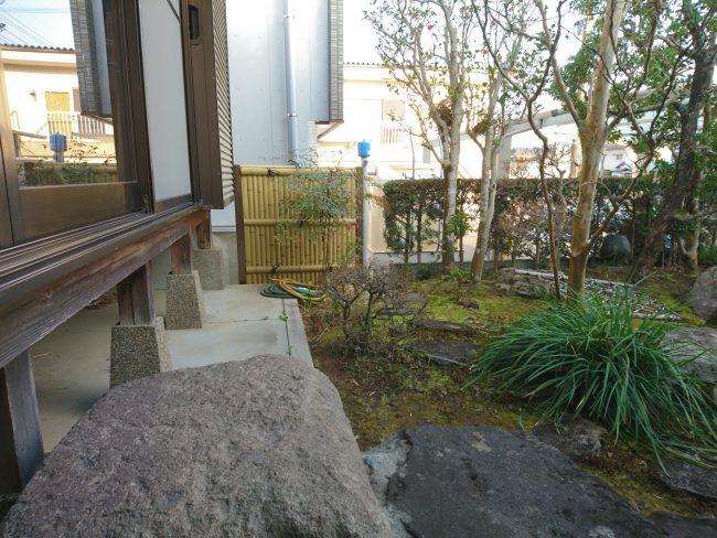 竹フェンスを設置したお庭1