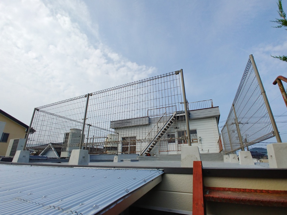 屋上に設置されたフェンス2