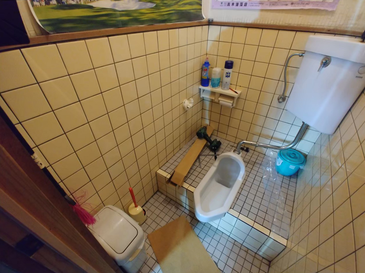 手摺り設置前のトイレ2