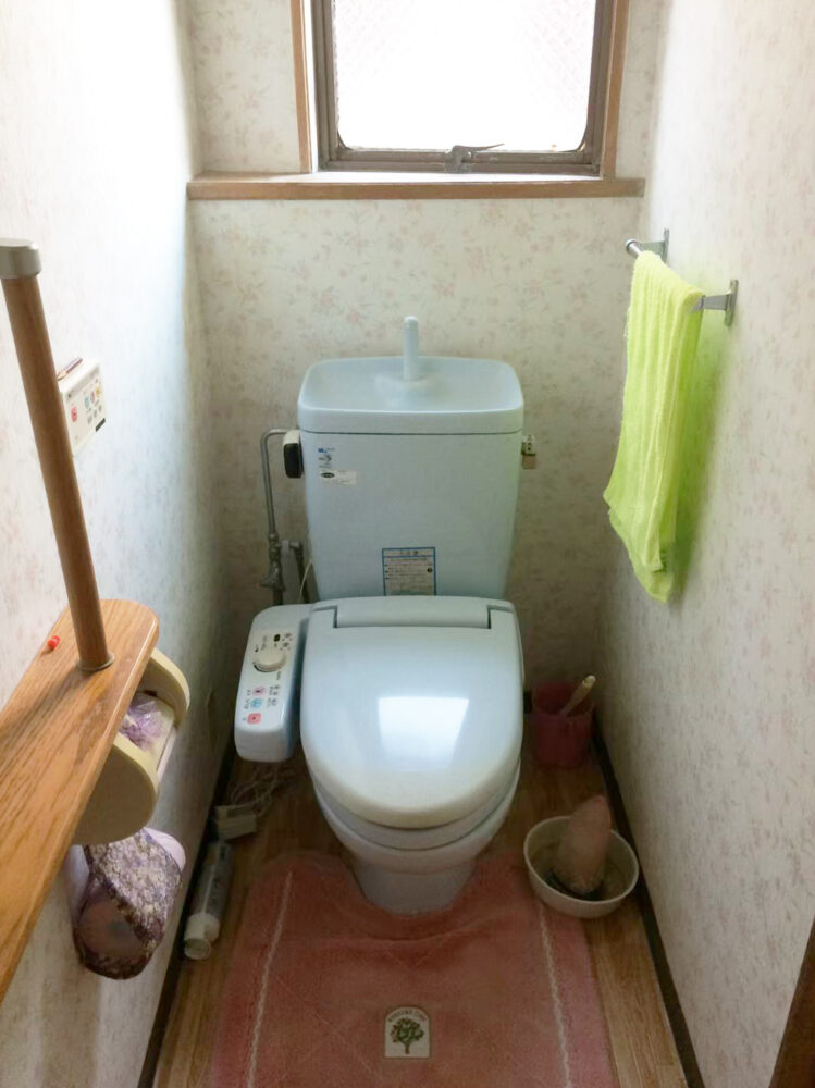 リフォーム工事前の洋式トイレ