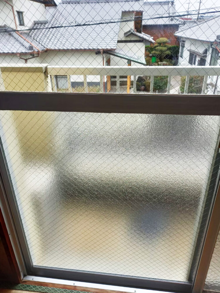 割り替え工事後の網入り窓ガラス2