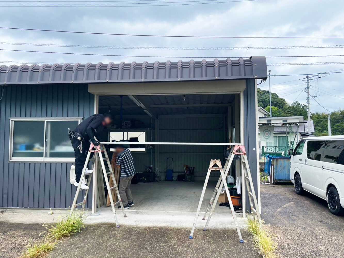 電動シャッター取替工事の様子