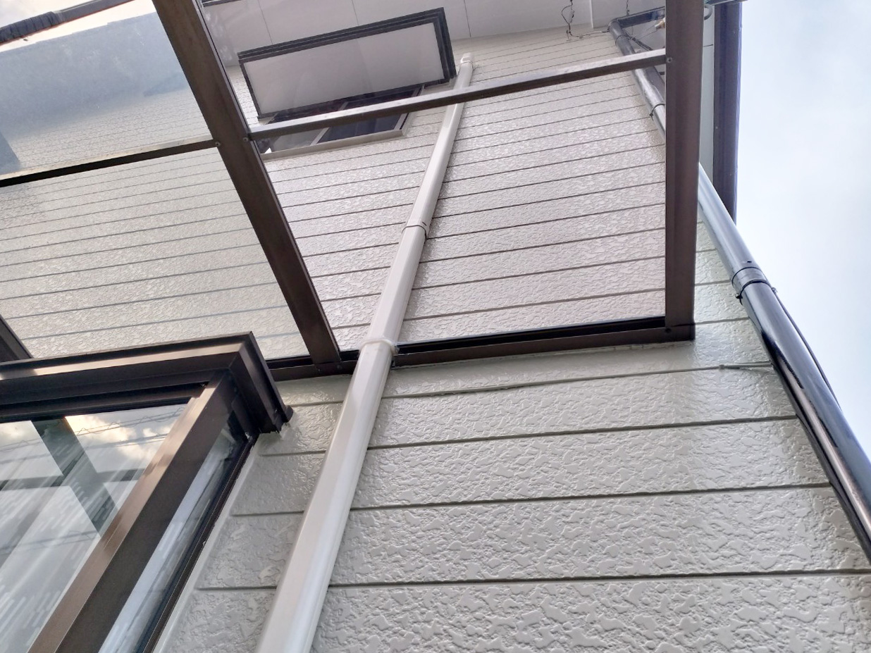 パネルを一部取り外したテラス屋根