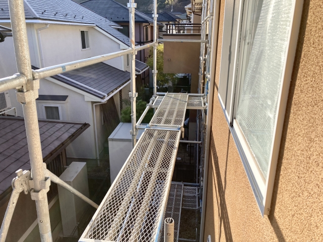 外窓リフォーム はつり工法 足場のかかった家