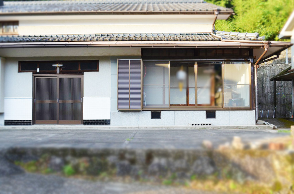取替工事をしたサッシと雨戸(全体写真)