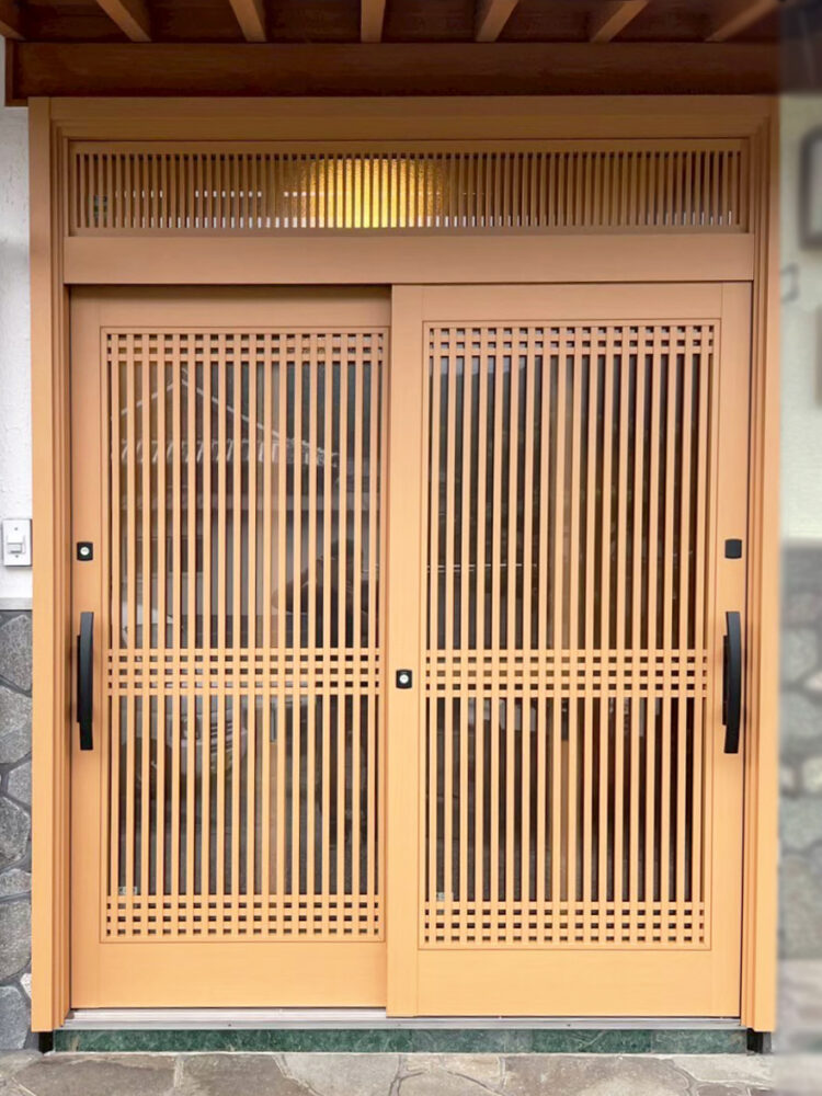 リフォーム工事をした玄関引戸（正面からの写真）