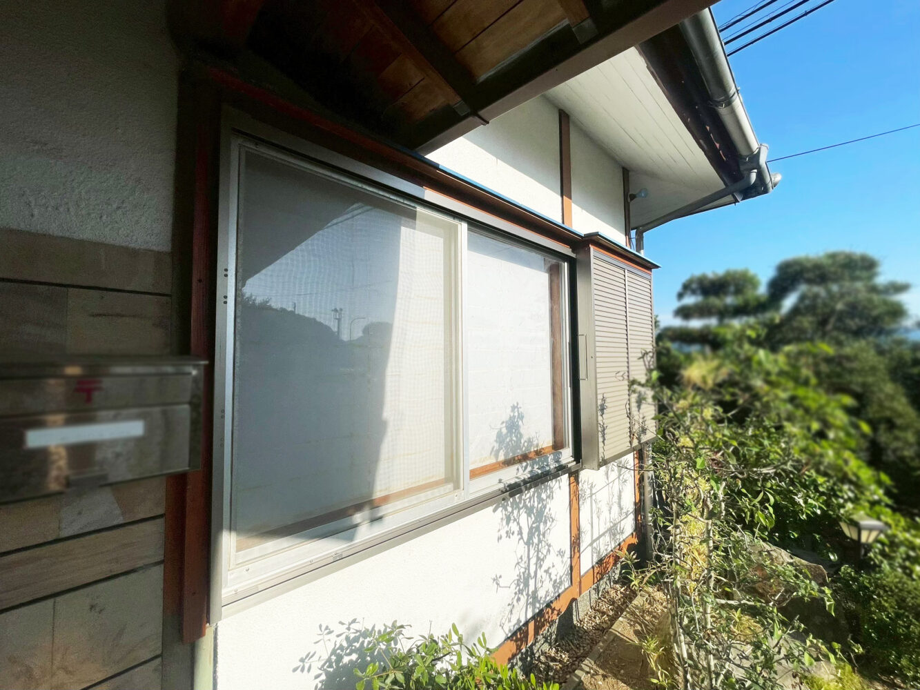 窓まわりリフォーム前の引違いの腰窓