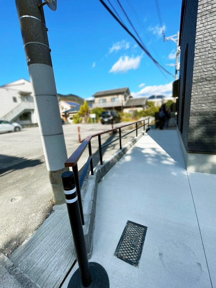 新築外構工事(駐車場から玄関へのアプローチ)