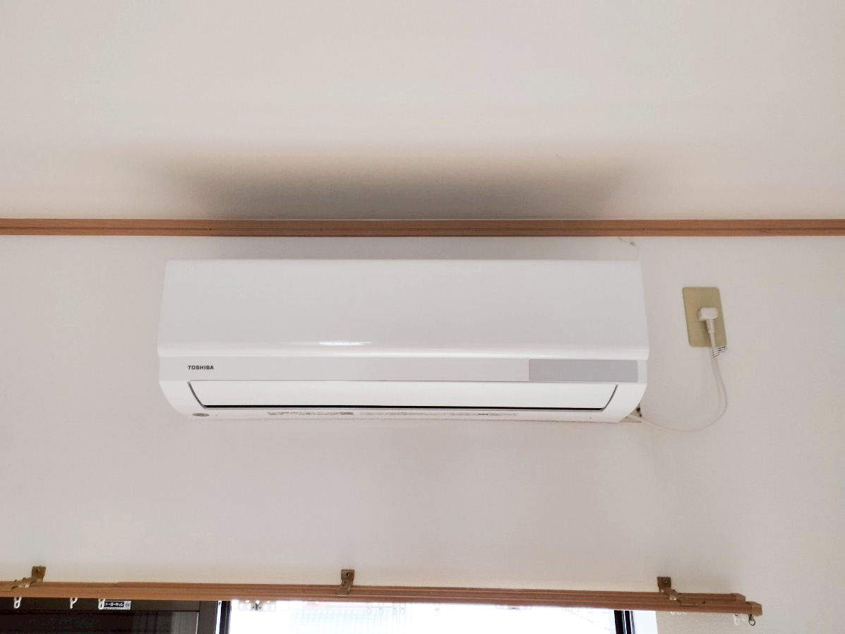 新しく設置した12畳用のエアコン
