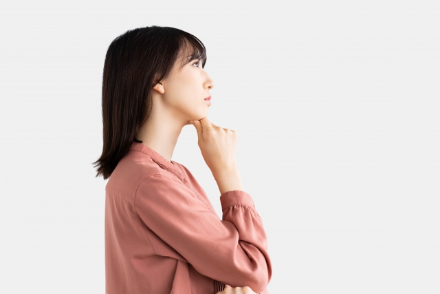 不安を抱える女性