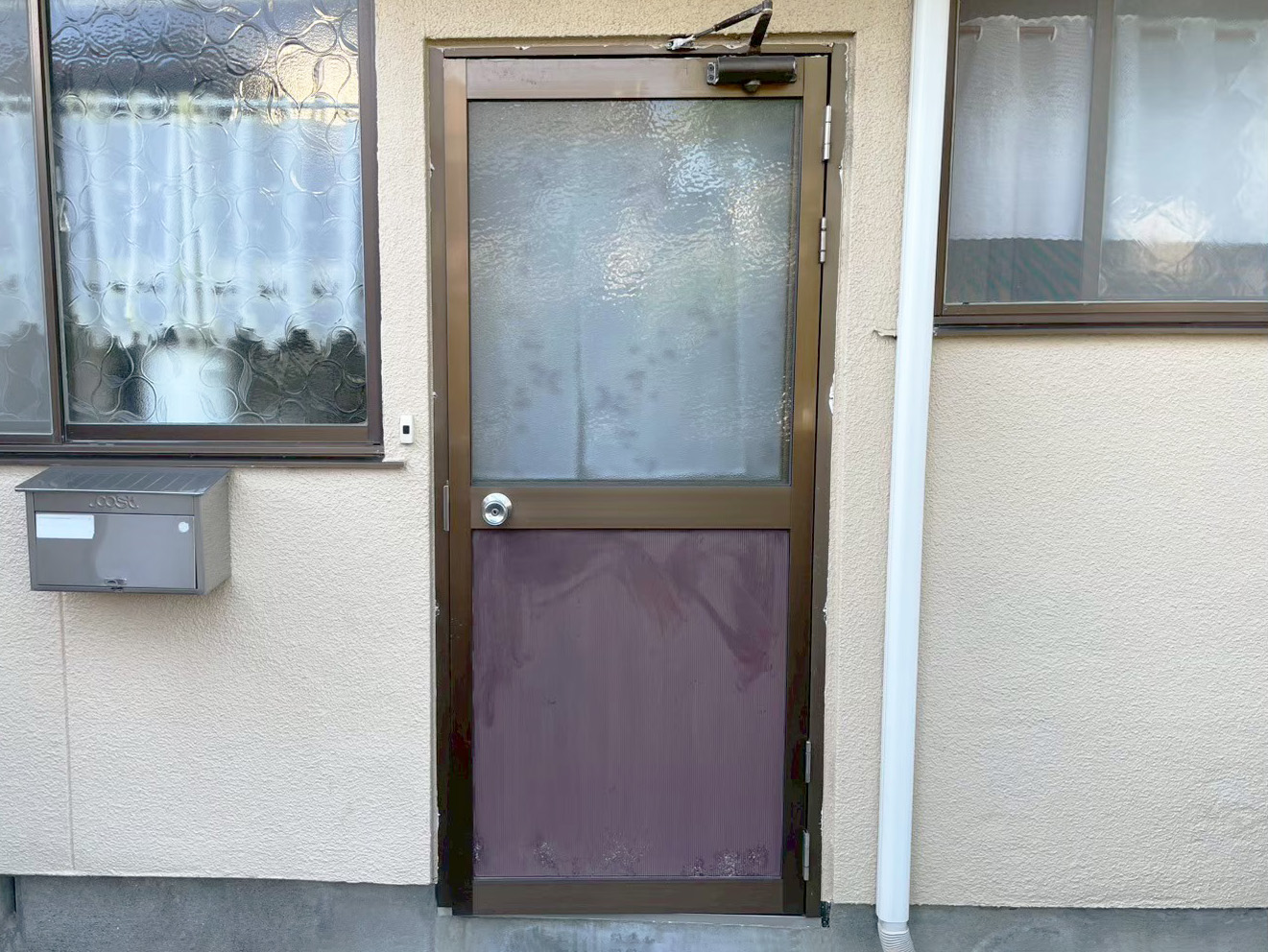 勝手口ドア取替工事予定のドア