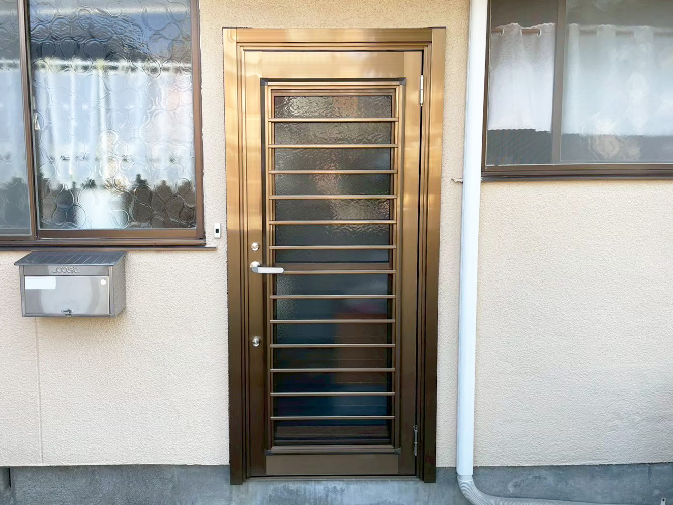 取替工事後の勝手口ドア