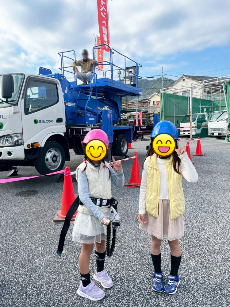 2025年 創業9周年 感謝祭 重機体験で笑顔の子ども