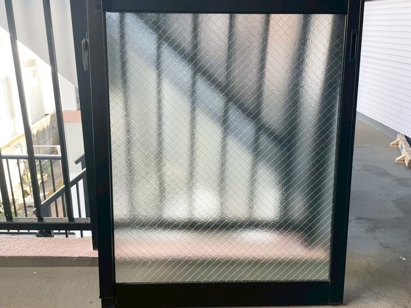 網入りガラス割り替え工事をした窓ガラス