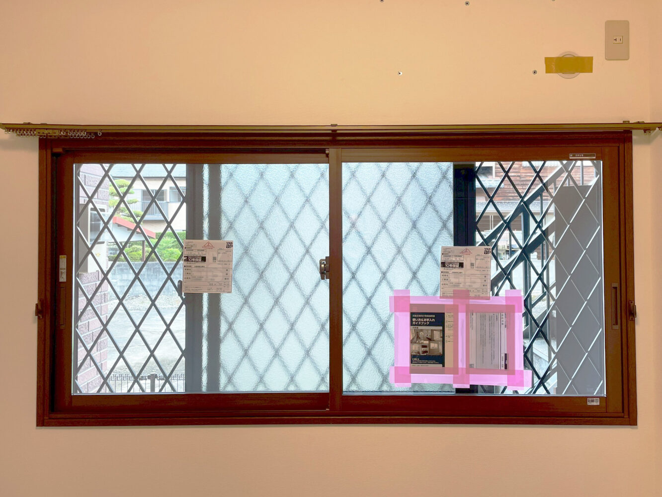 内窓設置後のアパートの腰窓（引違い窓・2枚建）